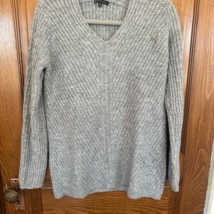 Cozy V-Neck Staccato Ribbed Sweater - Gray